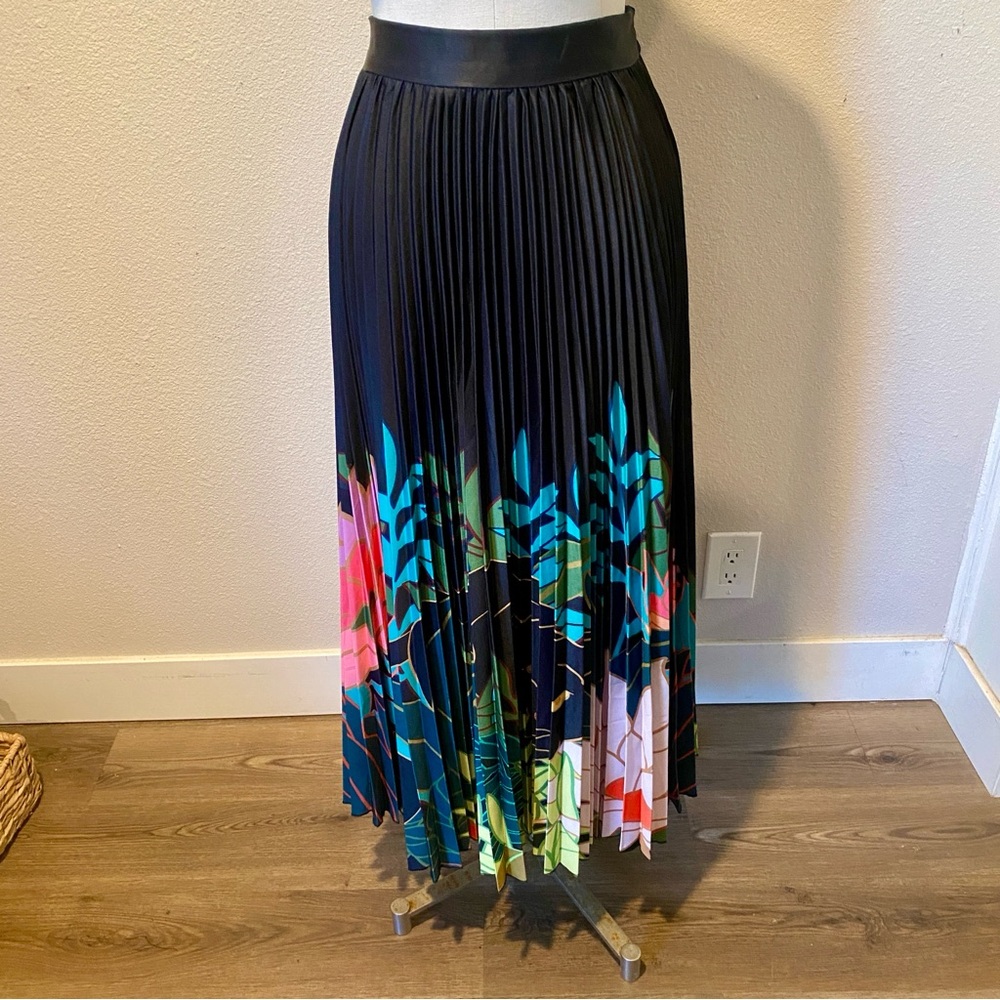 Benaar Los Angeles‎ Pleated Panther Maxi Skirt Black and Floral Print - Picture 2 of 7
